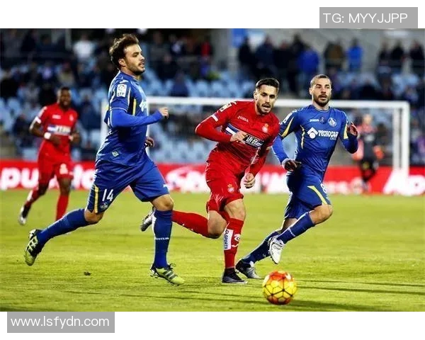 杭州足球队创新盯防战术解析及其对比赛的深远影响 杭州足球队创新盯防战术解析及其对比赛的深远影响