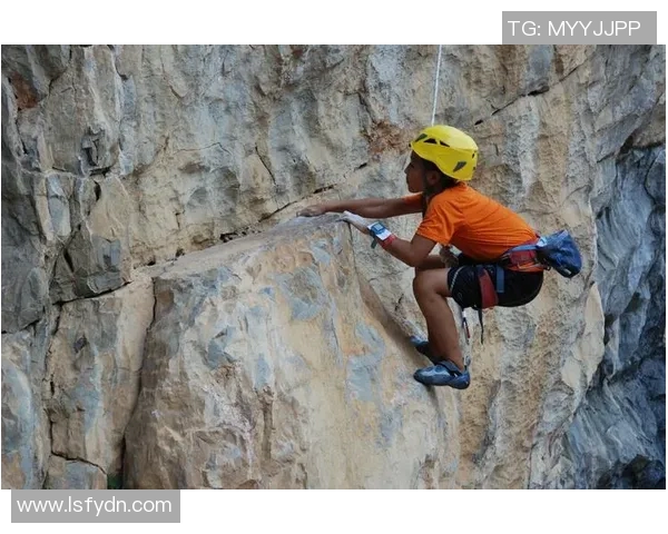攀岩精神:杭州攀岩队的拼搏历程与成长故事分享
